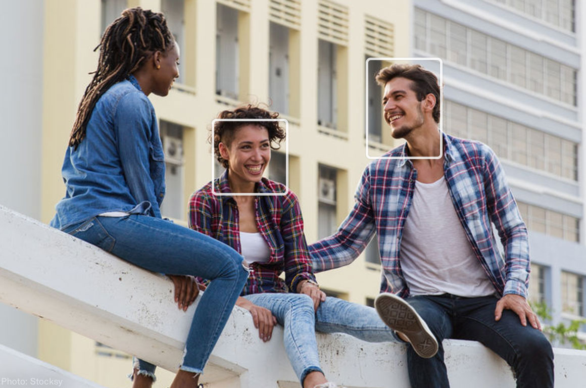 Человек изнывает от жары. People should be. People should be. People should be. Красивые межрасовые пары.