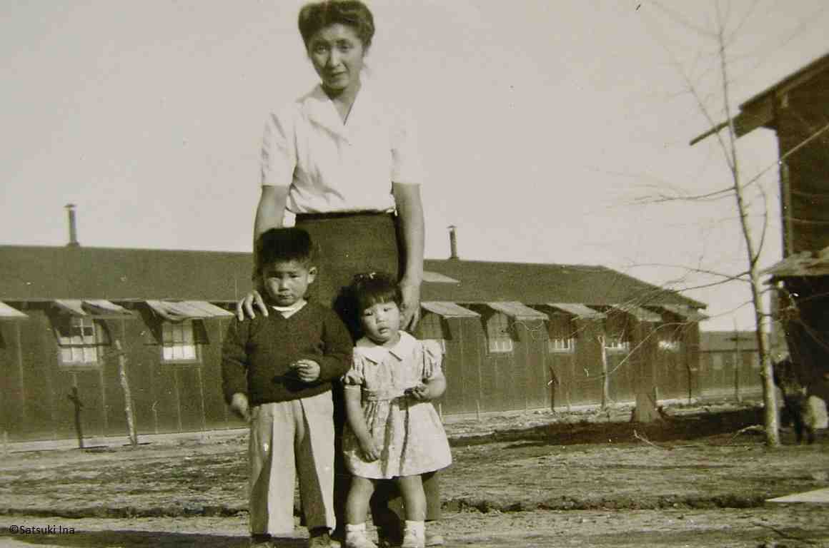 Satsuki Ina as a toddler with her mother and brother. 